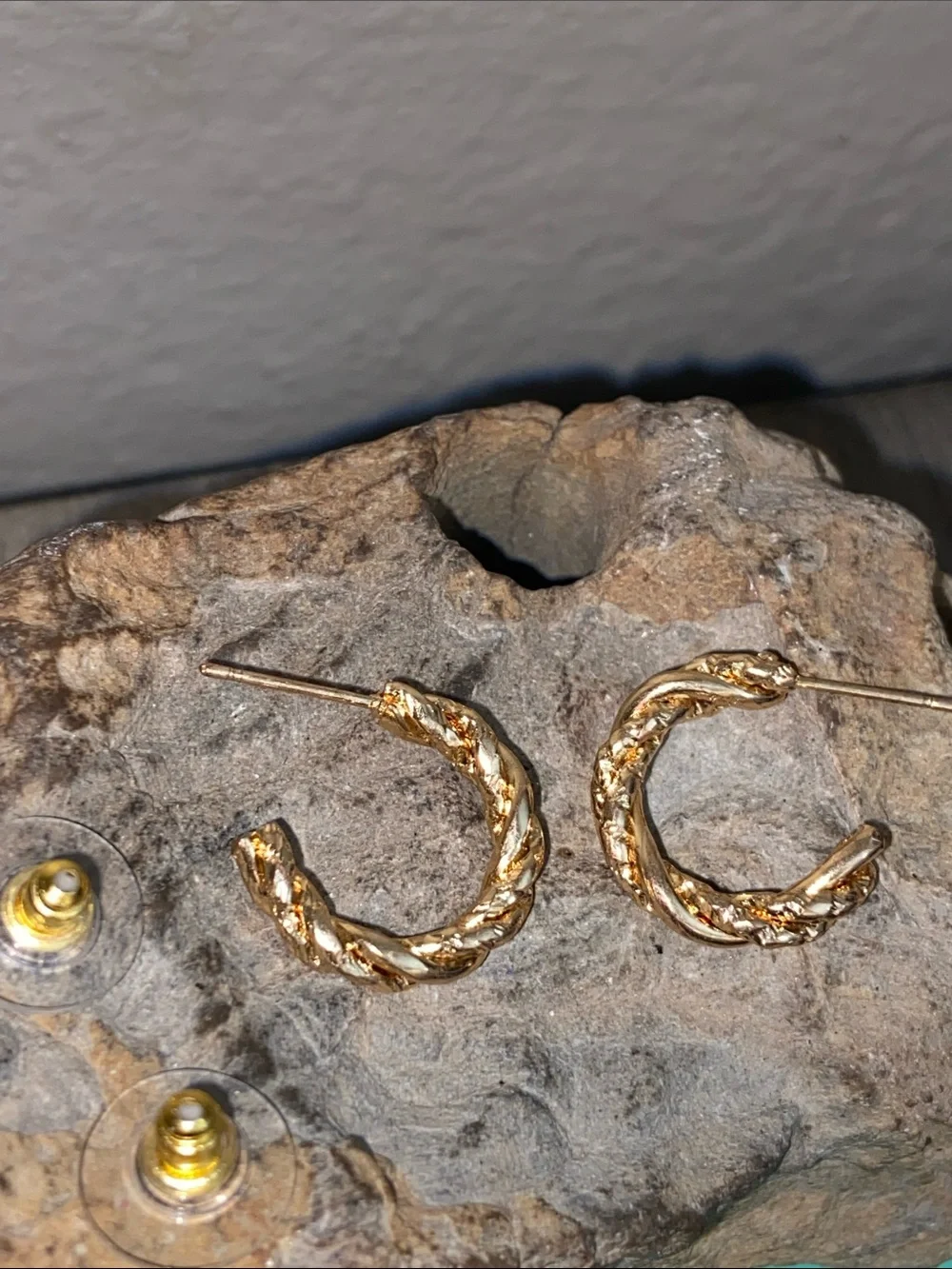 5/$10❤️❤️❤️NEW Gold Tone Zinc Alloy Twisted Hoop Stud Earrings